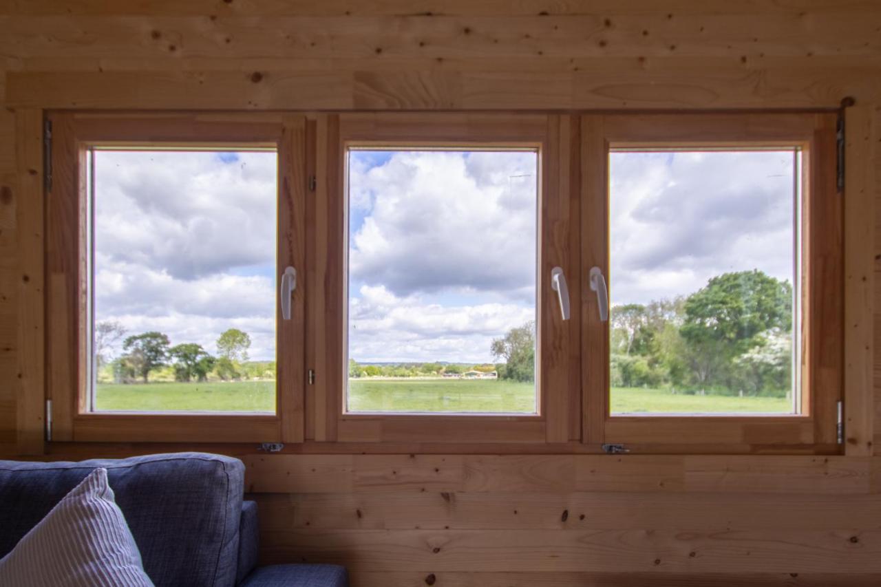 Choller Lake Lodges - Primrose Cabin With Private Hot Tub Arundel Exterior foto